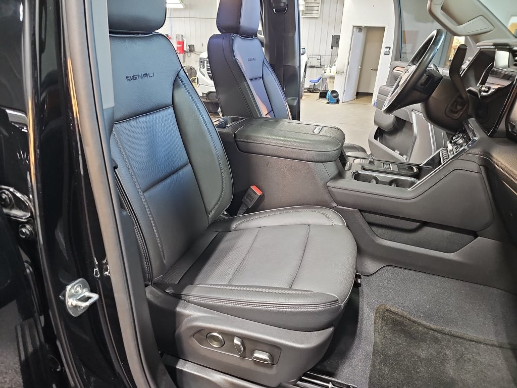 2025 GMC Sierra 2500HD Denali