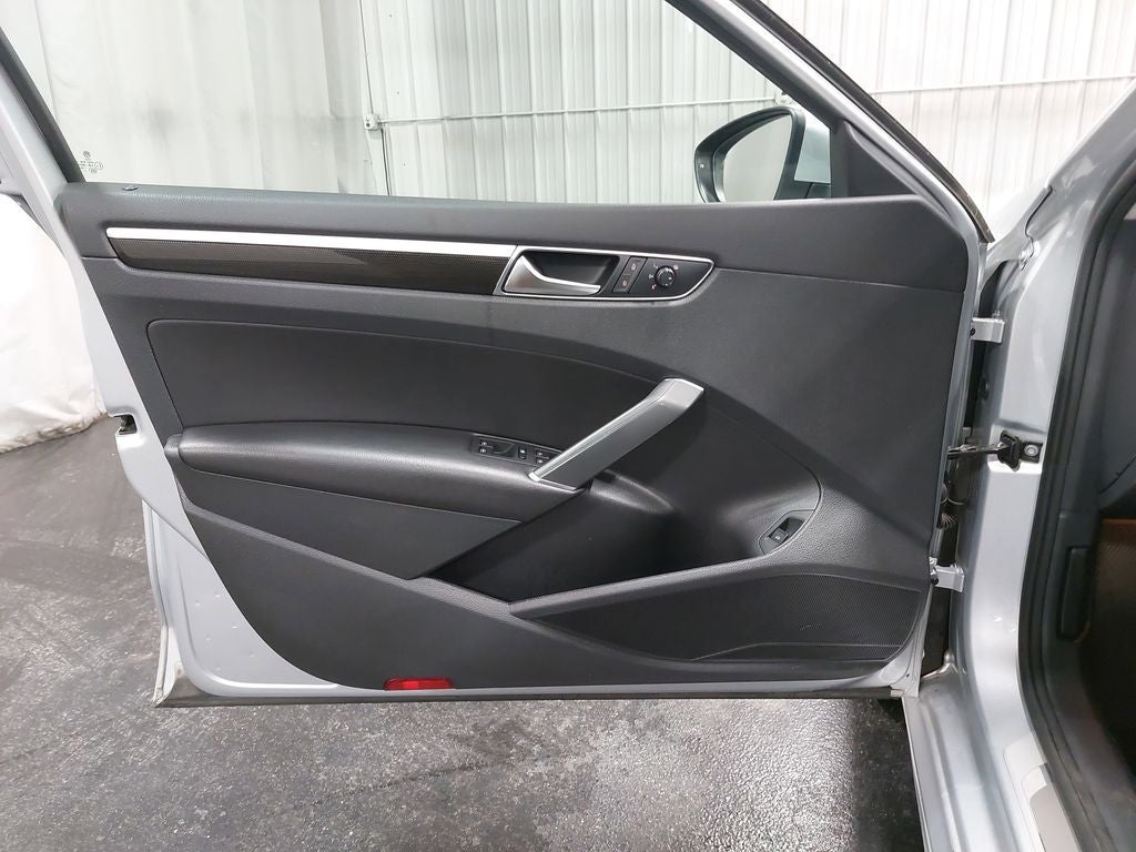 2019 Volkswagen Passat 2.0T SE R-Line