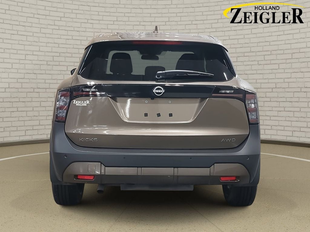 2025 Nissan Kicks SV