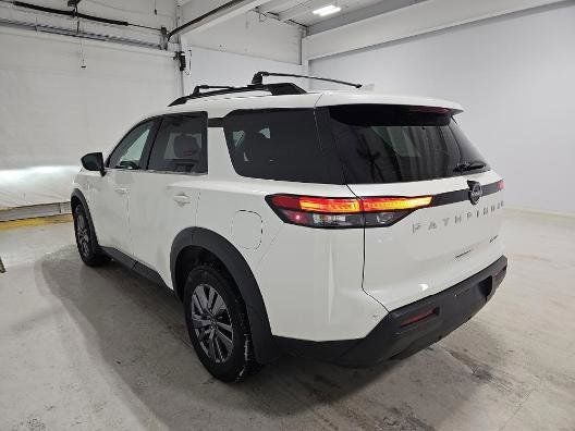 2023 Nissan Pathfinder SV