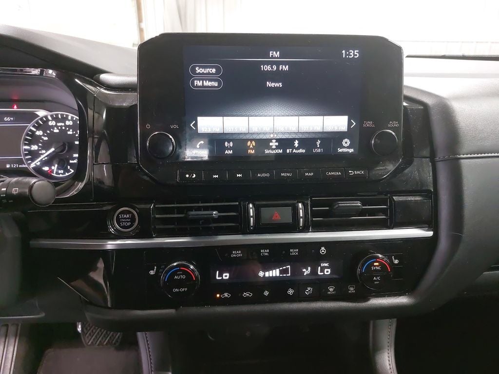 2024 Nissan Pathfinder SL