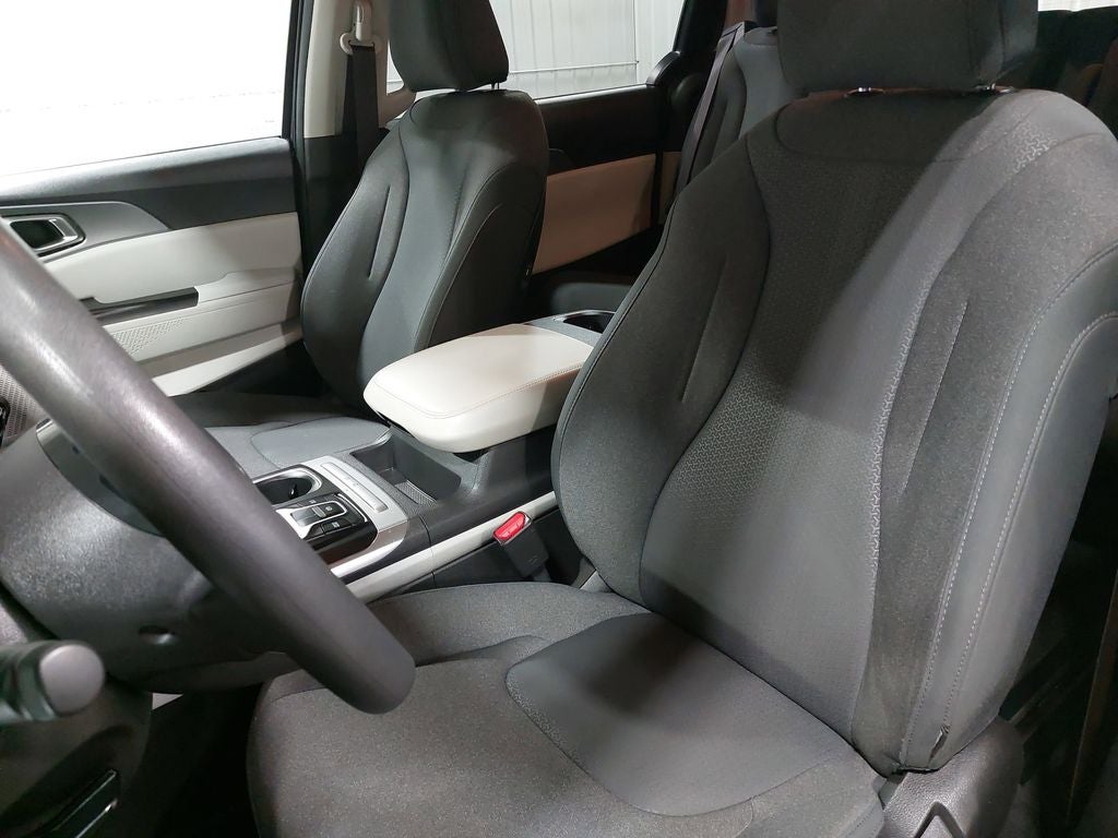 2023 Kia Carnival LX