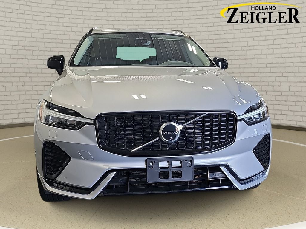 2023 Volvo XC60 B5 Plus Dark Theme