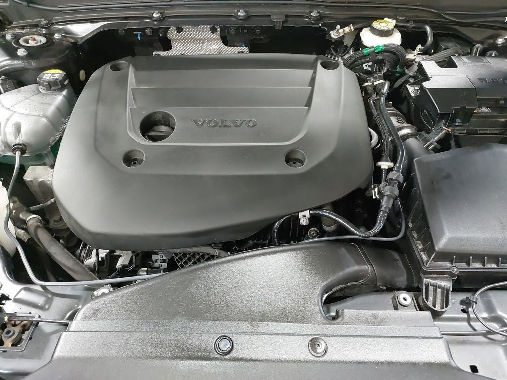 2024 Volvo XC40 B5 Plus Dark Theme