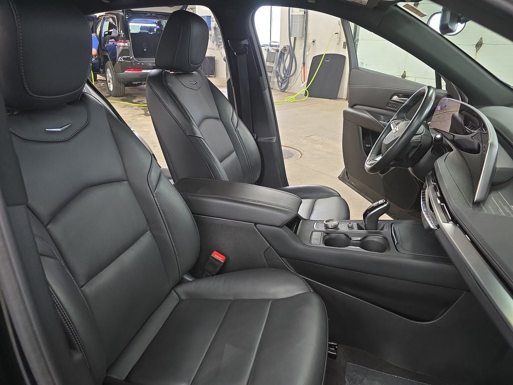 2025 Cadillac XT4 Premium Luxury