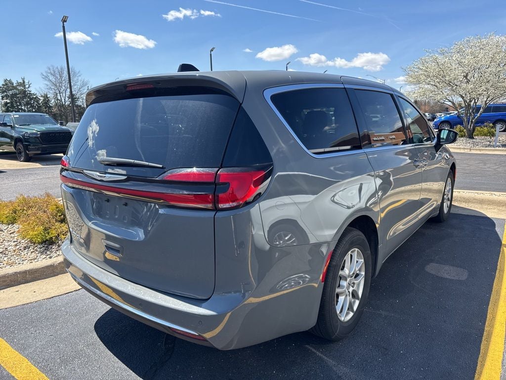 2025 Chrysler Pacifica Select