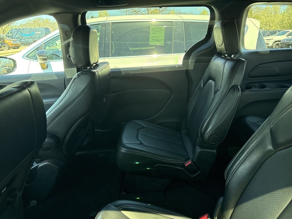 2025 Chrysler Pacifica Select