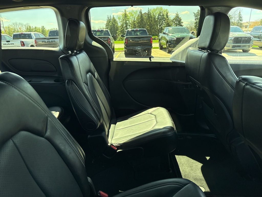 2025 Chrysler Pacifica Select