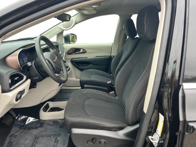 2024 Chrysler Voyager LX