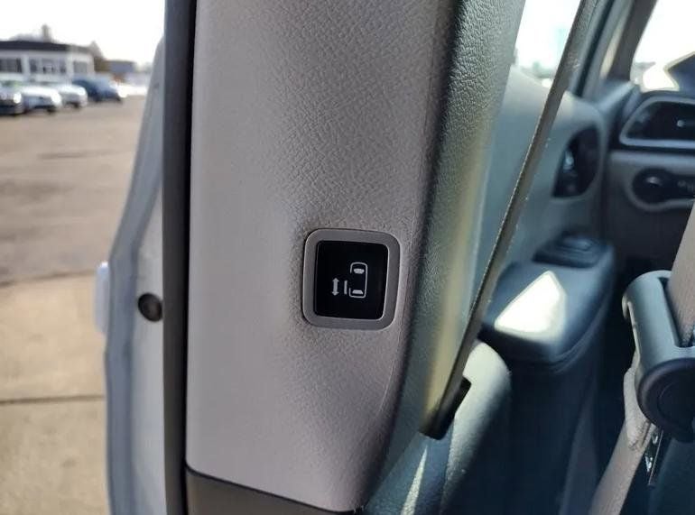 2024 Chrysler Voyager LX