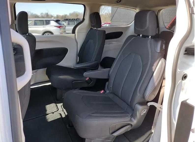 2024 Chrysler Voyager LX