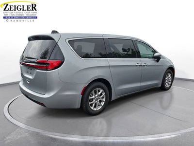 2023 Chrysler Pacifica Touring