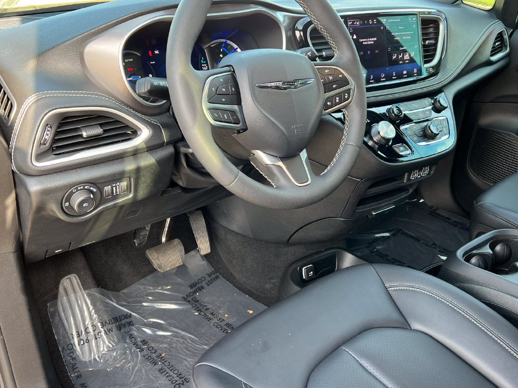 2025 Chrysler Pacifica Hybrid Select