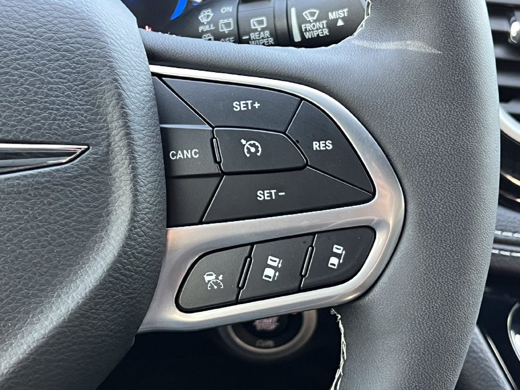 2025 Chrysler Pacifica Hybrid Select