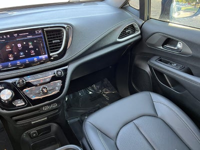 2025 Chrysler Pacifica Hybrid Select