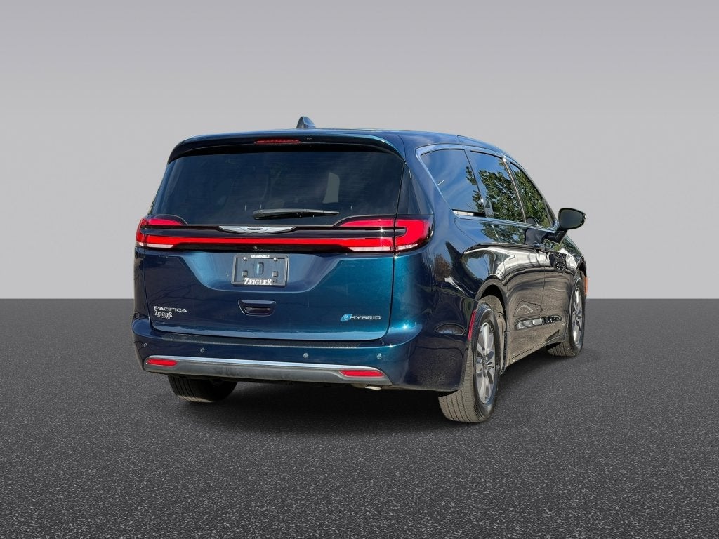 2025 Chrysler Pacifica Hybrid Select