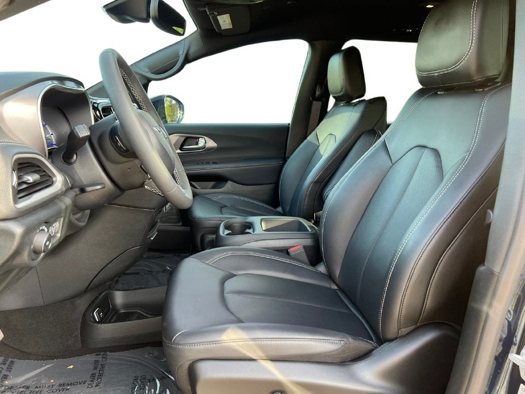 2025 Chrysler Pacifica Hybrid Select