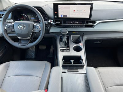 2025 Toyota Sienna XLE 8 Passenger