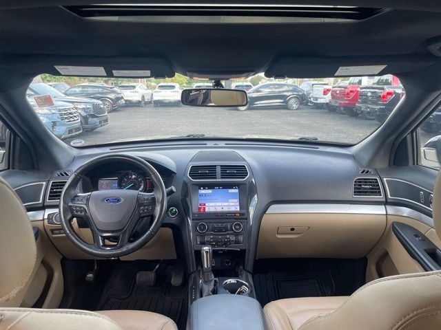 2017 Ford Explorer XLT SUPER CLEAN