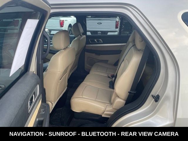2017 Ford Explorer XLT SUPER CLEAN