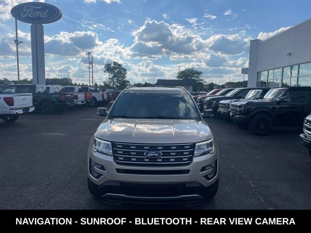2017 Ford Explorer XLT SUPER CLEAN