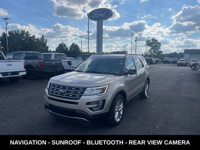 2017 Ford Explorer XLT SUPER CLEAN