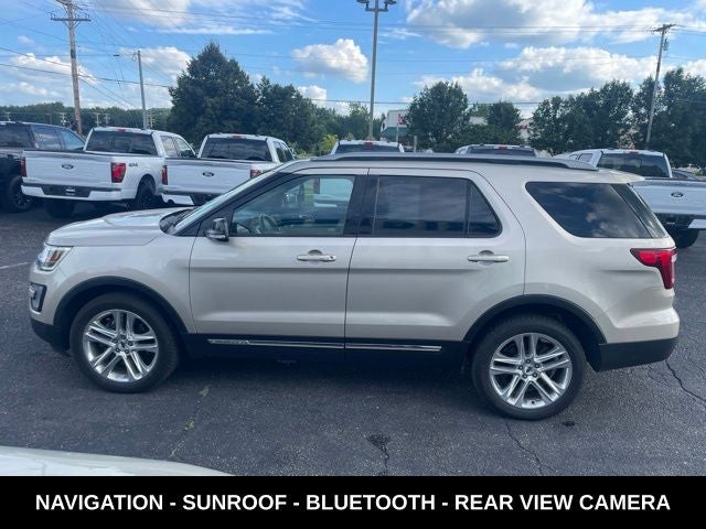 2017 Ford Explorer XLT SUPER CLEAN