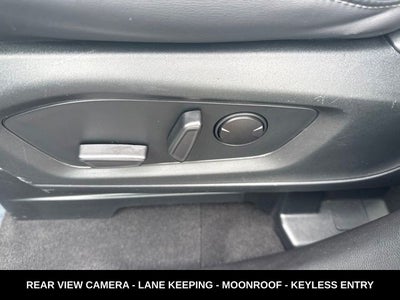 2023 Ford Explorer XLT TWIN PANEL MOONROOF