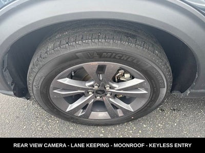 2023 Ford Explorer XLT TWIN PANEL MOONROOF