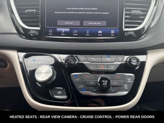 2024 Chrysler Pacifica Touring L STOW N GO SEATING