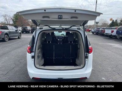 2023 Chrysler Pacifica Touring L HEATED SEATS & STEERING WHEEL