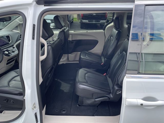 2023 Chrysler Pacifica Touring L HEATED SEATS & STEERING WHEEL