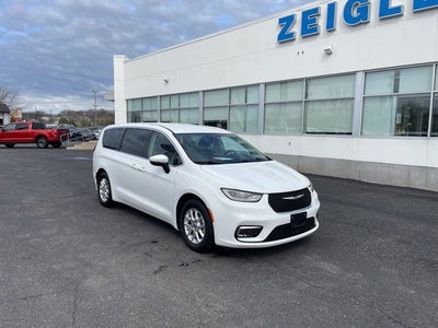2023 Chrysler Pacifica Touring L HEATED SEATS & STEERING WHEEL