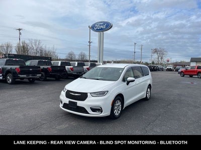 2023 Chrysler Pacifica Touring L HEATED SEATS & STEERING WHEEL