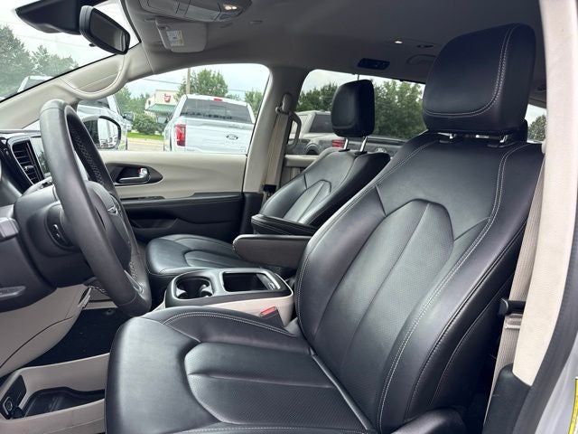 2024 Chrysler Pacifica Touring L STOW N GO SEATING