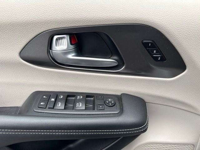 2024 Chrysler Pacifica Touring L STOW N GO SEATING