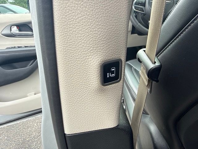 2024 Chrysler Pacifica Touring L STOW N GO SEATING