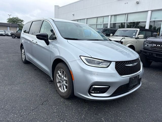 2024 Chrysler Pacifica Touring L STOW N GO SEATING