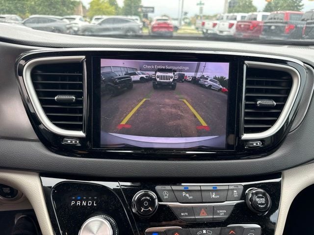 2024 Chrysler Pacifica Touring L STOW N GO SEATING