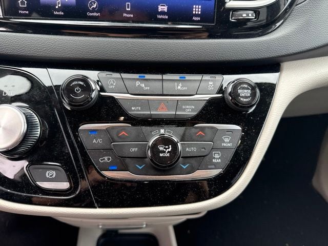 2024 Chrysler Pacifica Touring L STOW N GO SEATING