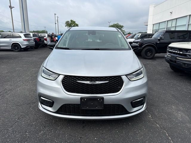 2024 Chrysler Pacifica Touring L STOW N GO SEATING