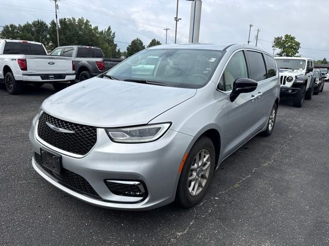 2024 Chrysler Pacifica Touring L STOW N GO SEATING
