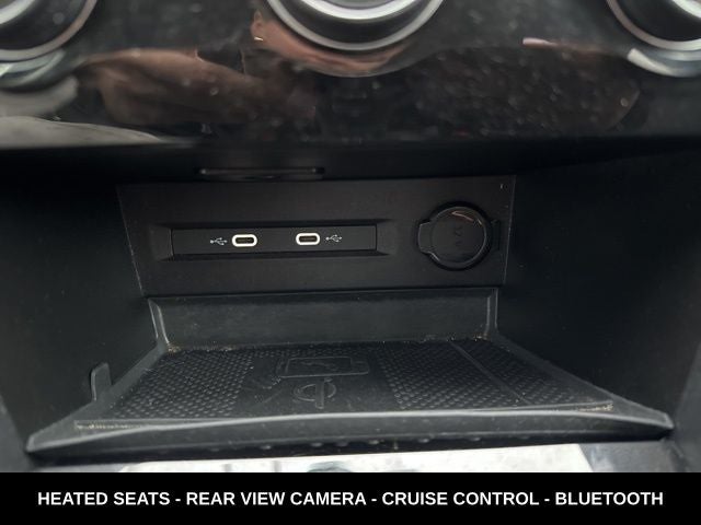 2024 Volkswagen Taos 1.5T SE ONE OWNER