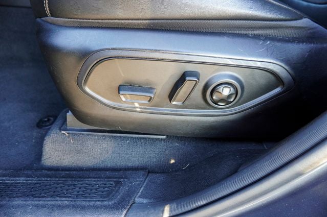 2023 Jeep Grand Cherokee Altitude ParkView Rear Back-Up Camera & Radio: Uconnect 5 w