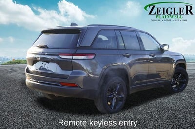 2023 Jeep Grand Cherokee Altitude ParkView Rear Back-Up Camera & Radio: Uconnect 5 w