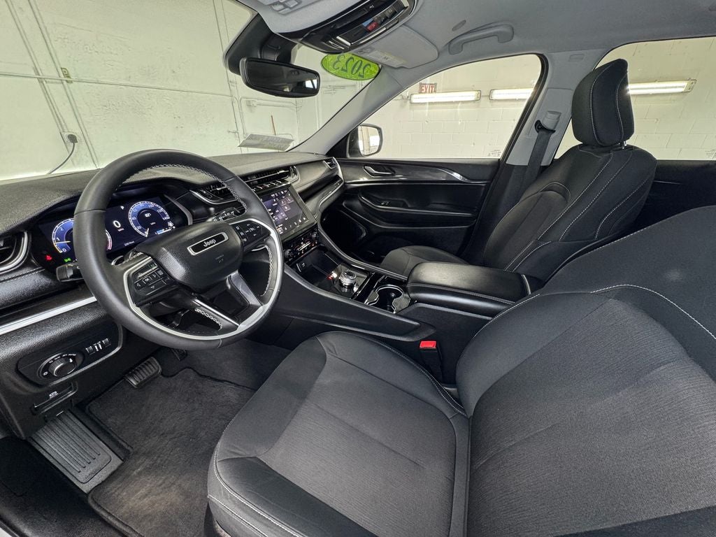 2023 Jeep Grand Cherokee Laredo Luxury Tech Group I