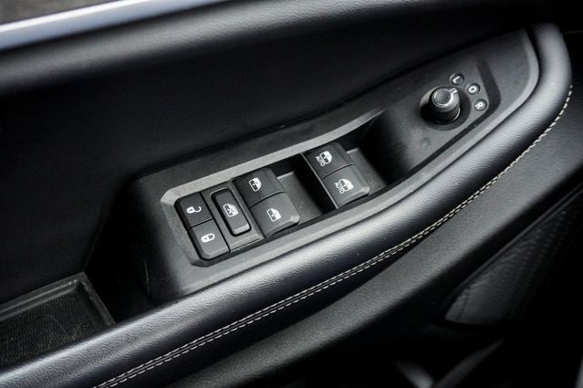 2023 Jeep Grand Cherokee Limited Blackout Package with Navigation