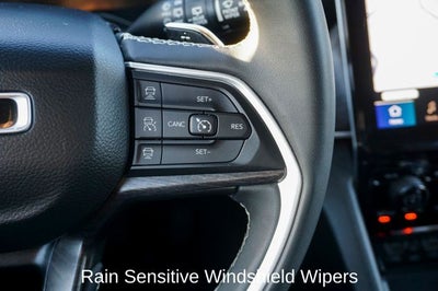 2023 Jeep Grand Cherokee Limited Blackout Package with Navigation