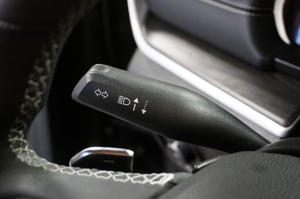 2023 Jeep Grand Cherokee Limited Navigation System & Radio: Uconnect 5 Nav w/10.1"