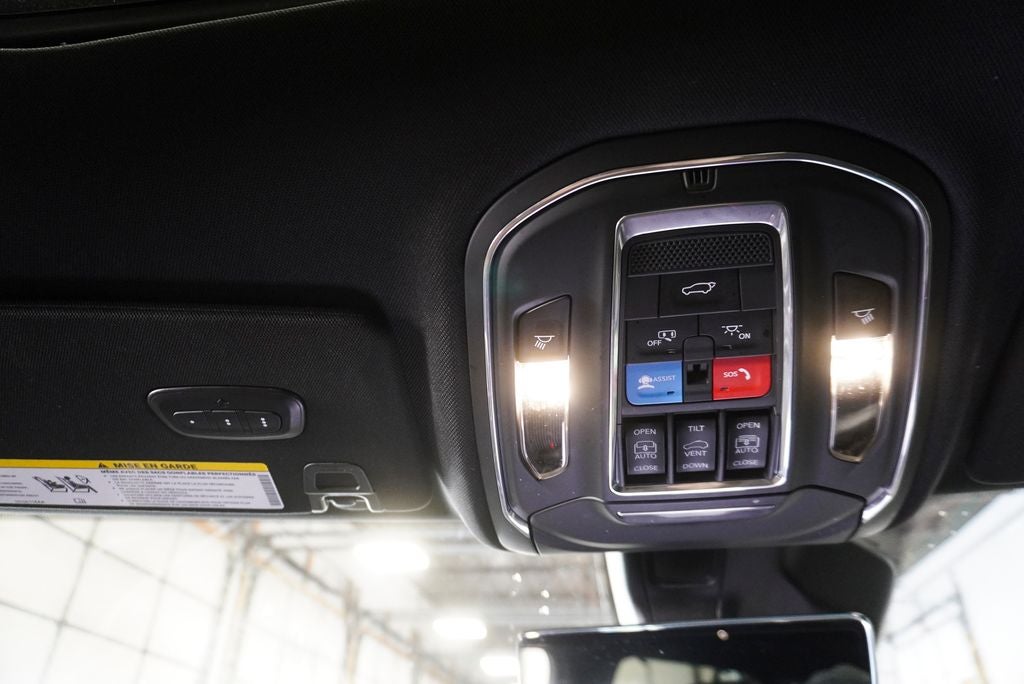 2024 Jeep Grand Cherokee Limited Navigation System & Dual-Pane Panoramic Sunroof